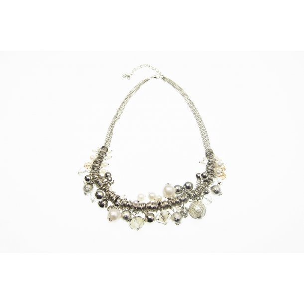 Halskde Med Mange Vedhng