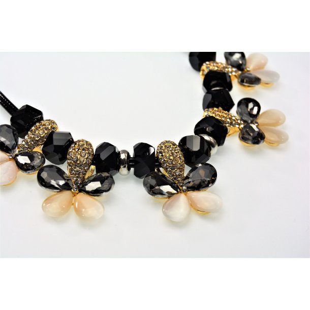 Halskde med Sommerfugle i sten