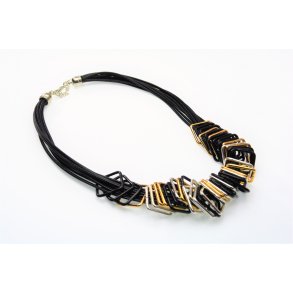 Smykke med flot udsmykning