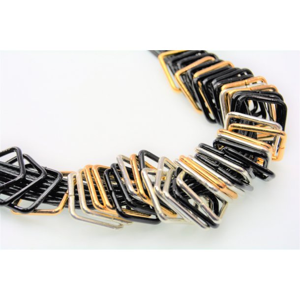 Smykke med flot udsmykning