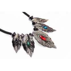 Smykke med Blade Og Sten