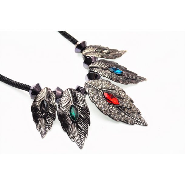 Smykke med Blade Og Sten