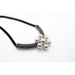 Halskde Med Perleblomst