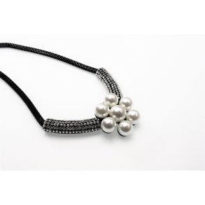 Halskde Med Perleblomst