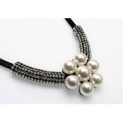 Halskde Med Perleblomst