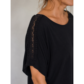 Bluse Med Blondedetalje
